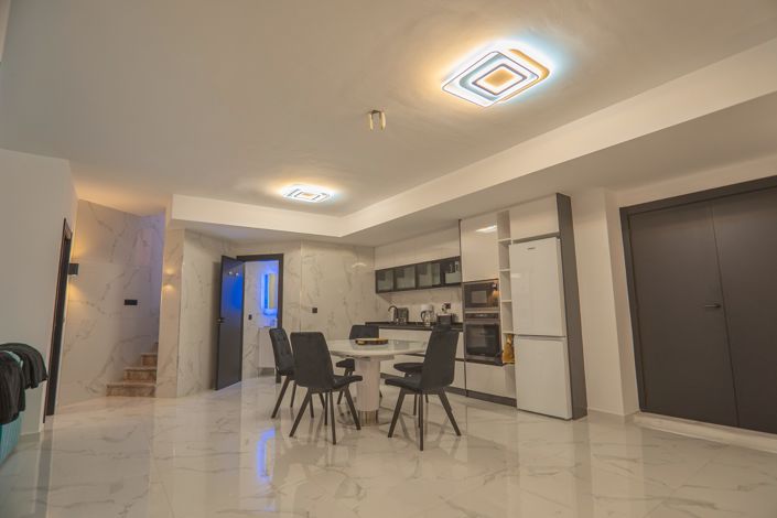 Image No.53-5 Bed Villa for sale