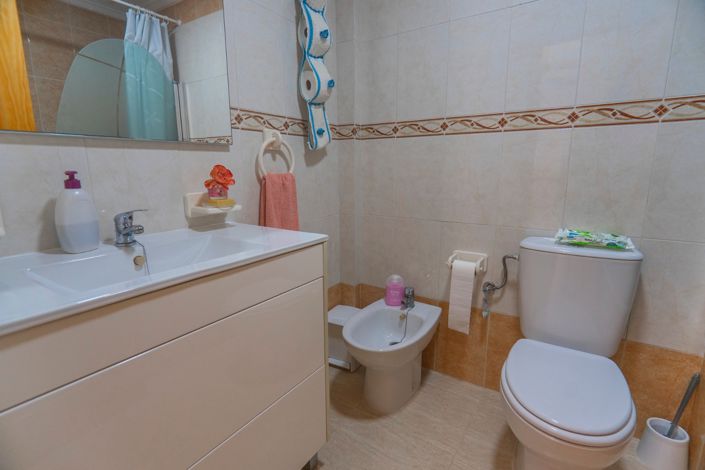 Image No.24-3 Bed House for sale