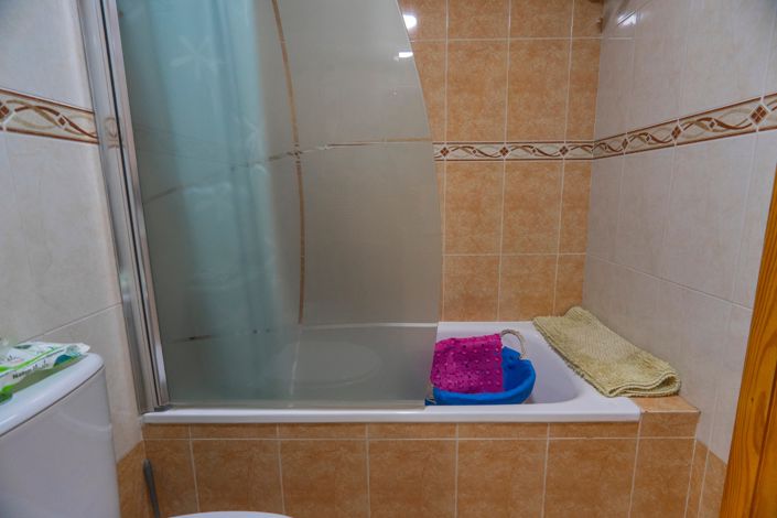 Image No.25-3 Bed House for sale