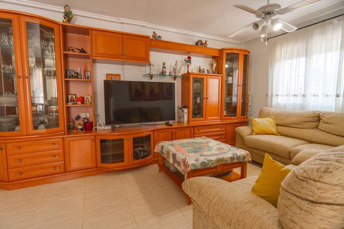 Image No.10-3 Bed House for sale