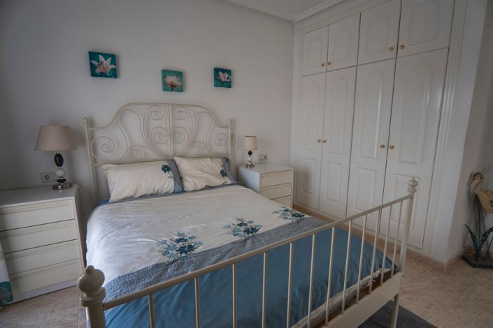 Image No.15-3 Bed House for sale