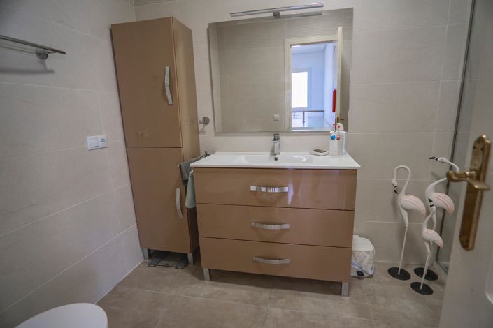 Image No.19-3 Bed House for sale