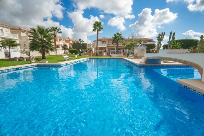 Image No.30-3 Bed House for sale