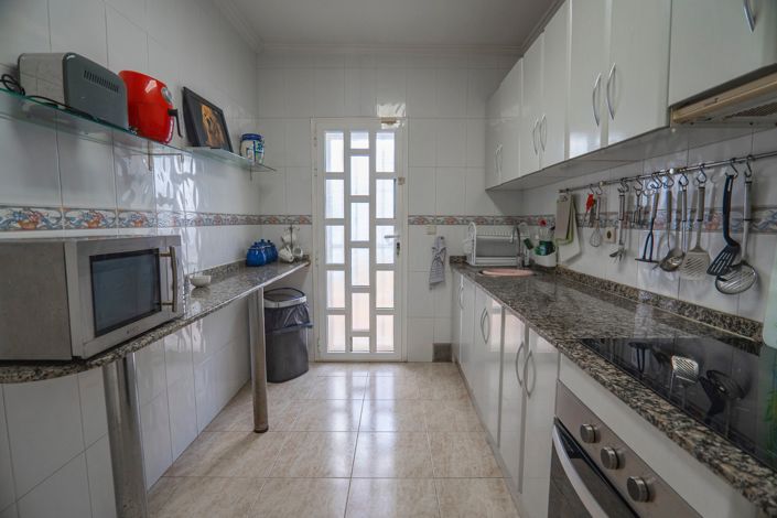 Image No.6-3 Bed House for sale