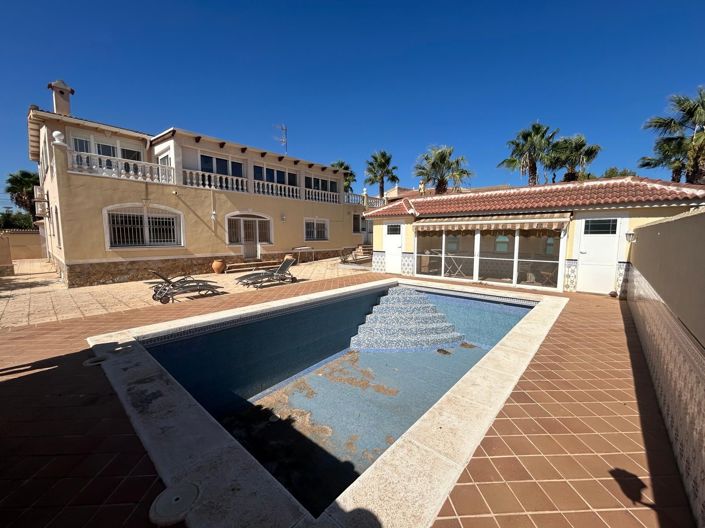 Image No.1-6 Bed Villa for sale