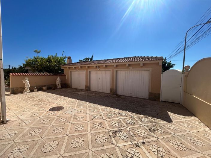 Image No.12-6 Bed Villa for sale