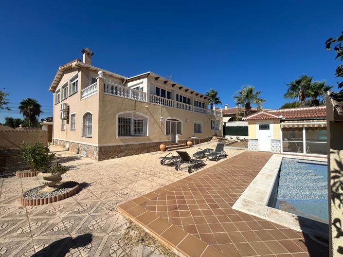 Image No.3-6 Bed Villa for sale