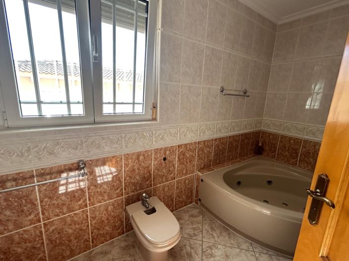 Image No.10-6 Bed Villa for sale