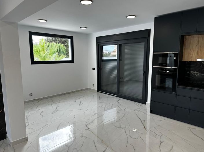 Image No.2-4 Bed Villa for sale