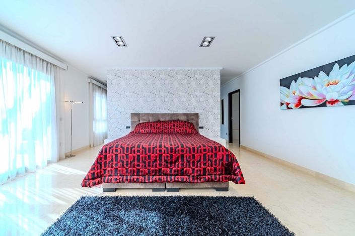 Image No.45-5 Bed Villa for sale