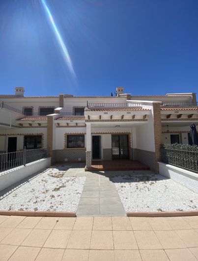 Image No.1-3 Bed Townhouse for sale