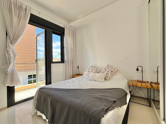 Image No.14-3 Bed House for sale