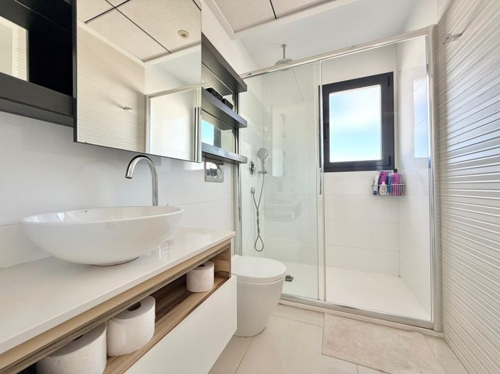 Image No.19-3 Bed House for sale