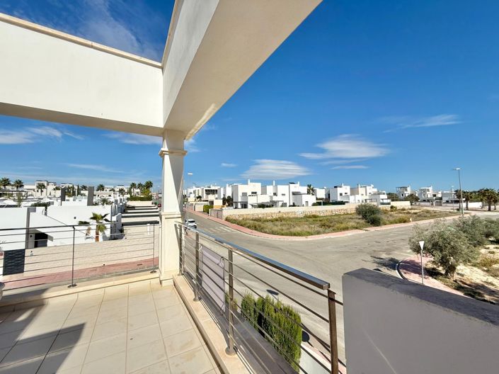 Image No.24-3 Bed House for sale