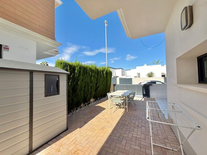 Image No.26-3 Bed House for sale