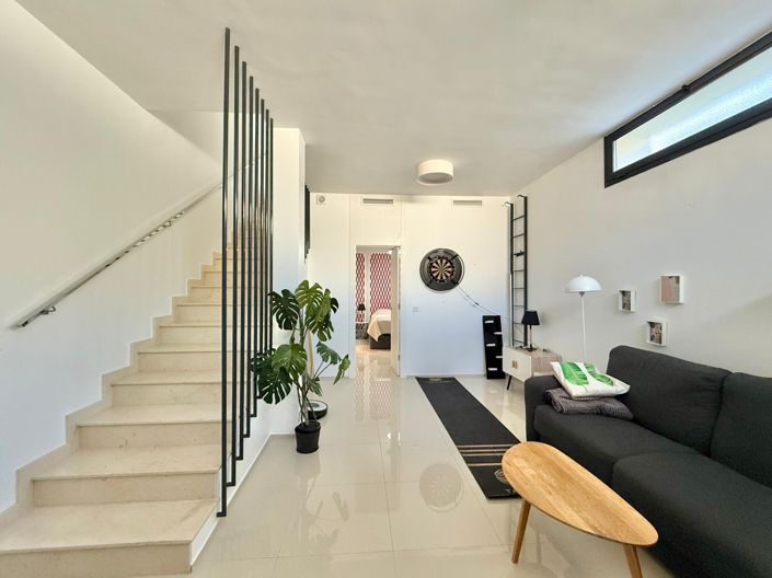 Image No.9-3 Bed House for sale