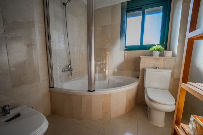 Image No.25-3 Bed Townhouse for sale