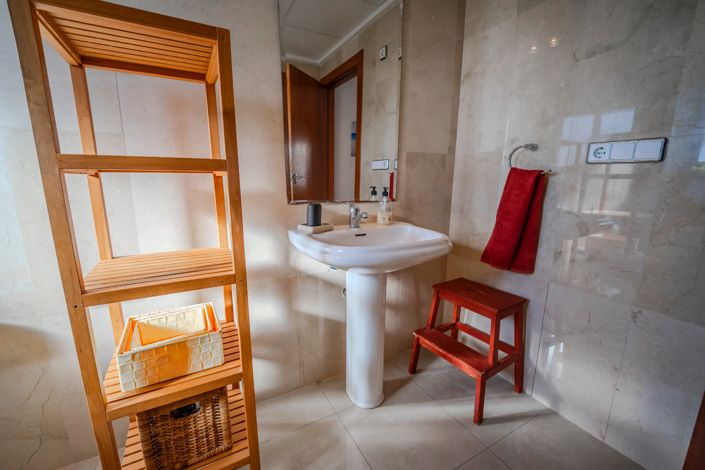 Image No.26-3 Bed Townhouse for sale