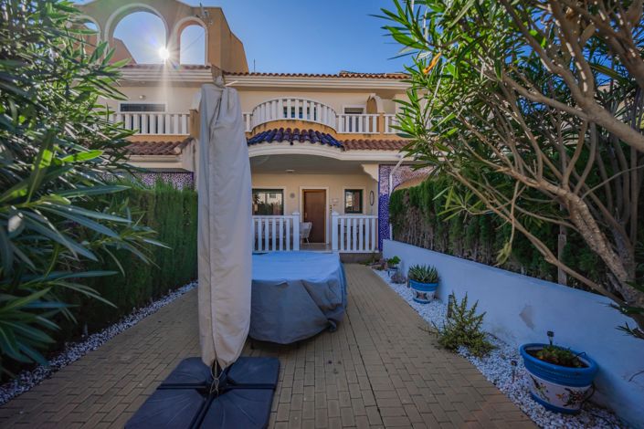 Image No.29-3 Bed Townhouse for sale