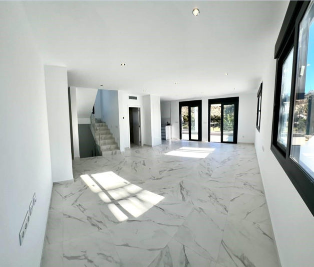 Image No.4-3 Bed Villa for sale