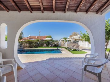 2419-152803-d4a7072701644bd18f6c9ffe77b802fa4