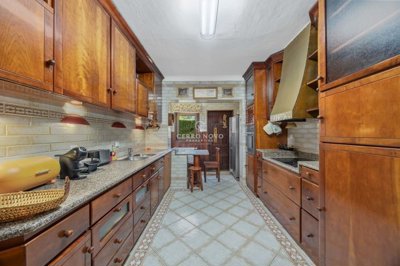 2419-152803-d4a7072701644bd18f6c9ffe77b802fa4