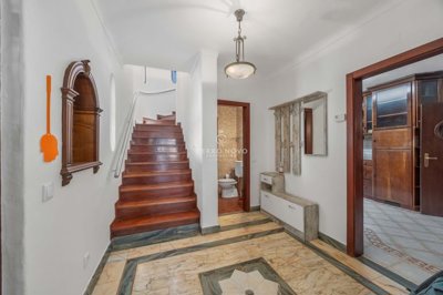 2419-152803-d4a7072701644bd18f6c9ffe77b802fa4