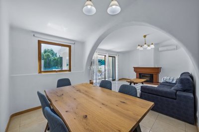 2419-217292-d4a7072701644bd18f6c9ffe77b802fa4