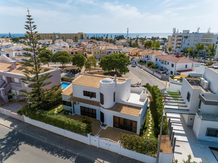 Image No.6-5 Bed Villa for sale