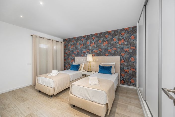 Image No.10-7 Bed Villa for sale