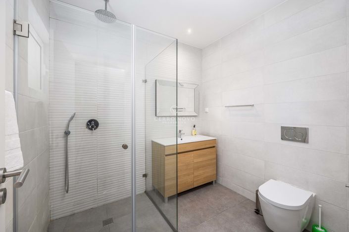 Image No.15-7 Bed Villa for sale