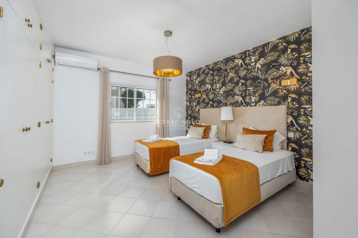 Image No.5-7 Bed Villa for sale