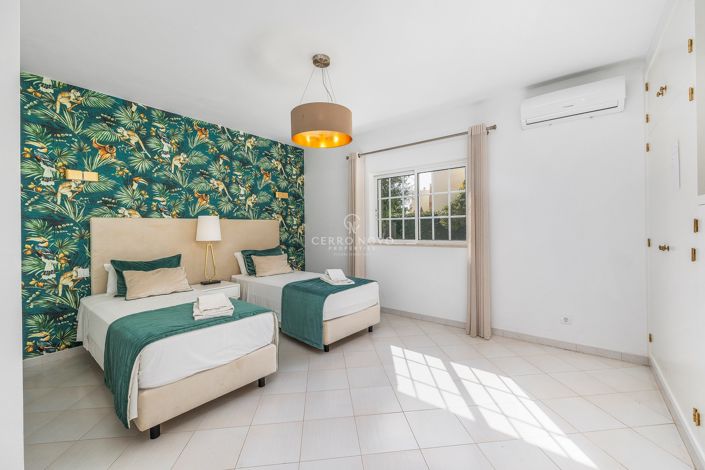 Image No.8-7 Bed Villa for sale