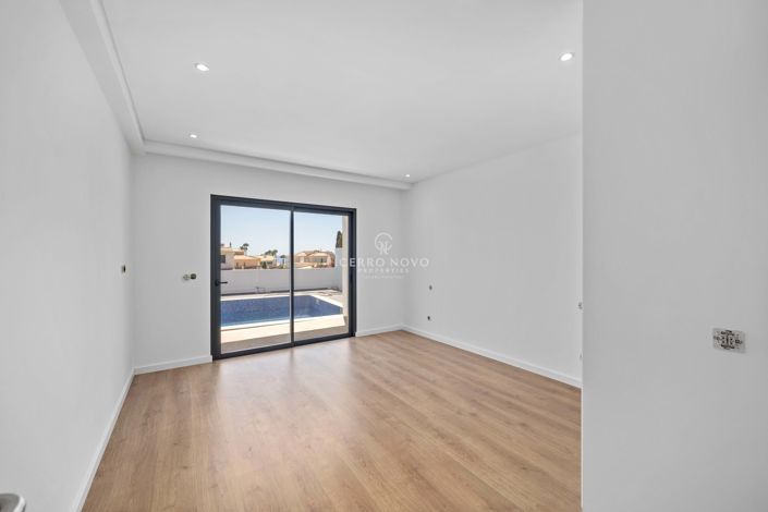 Image No.14-5 Bed Villa for sale