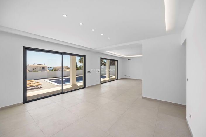 Image No.4-5 Bed Villa for sale