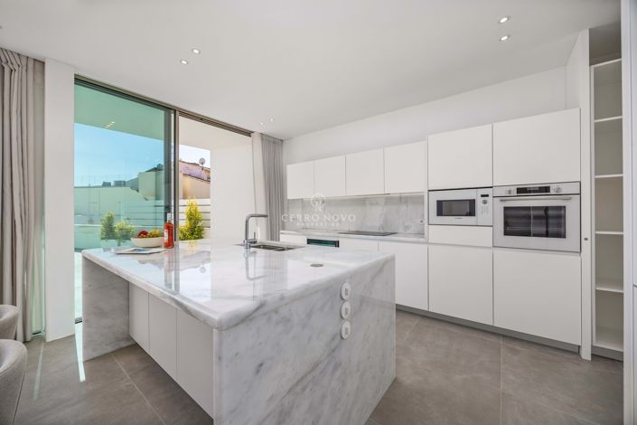 Image No.19-3 Bed Townhouse for sale