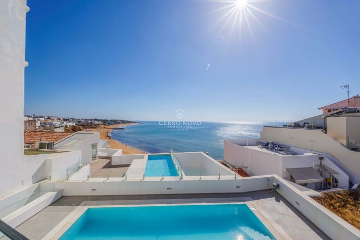 Image No.55-3 Bed Townhouse for sale