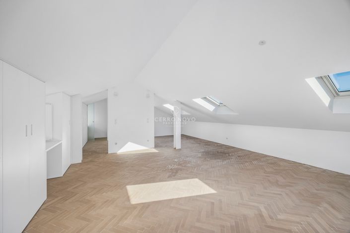 Image No.15-5 Bed Villa for sale