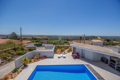 2419-341494-d4a7072701644bd18f6c9ffe77b802fa4