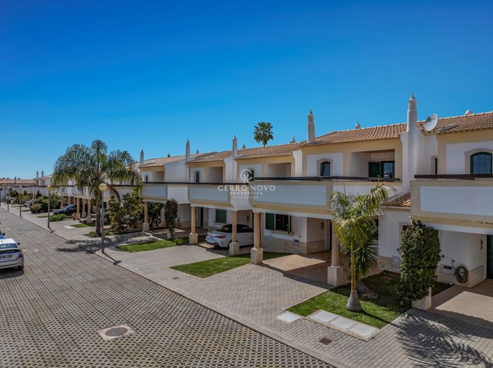 Image No.1-4 Bed Townhouse for sale
