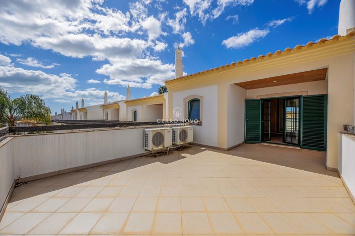 Image No.19-4 Bed Townhouse for sale