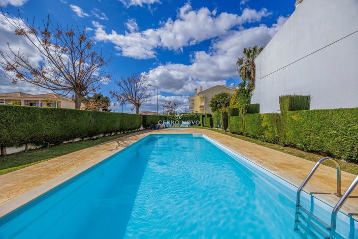 Image No.25-4 Bed Townhouse for sale