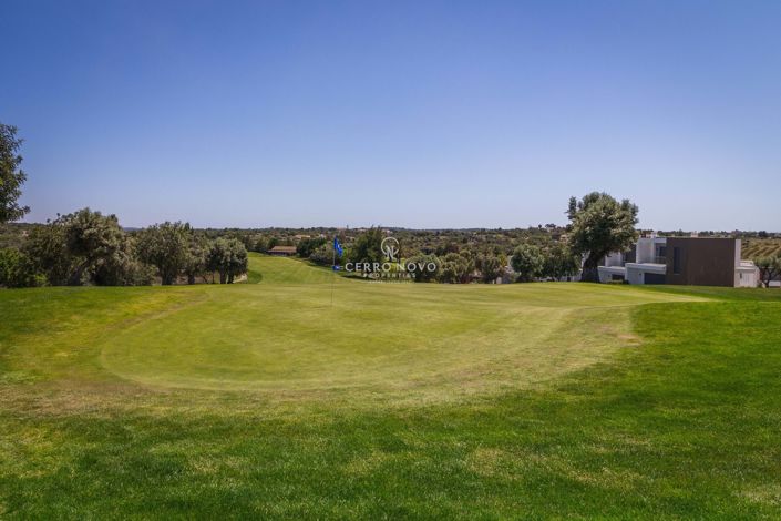 Image No.12-2 Bed Townhouse for sale