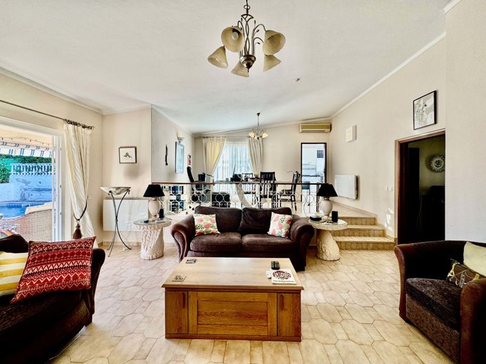 Image No.10-4 Bed Villa for sale