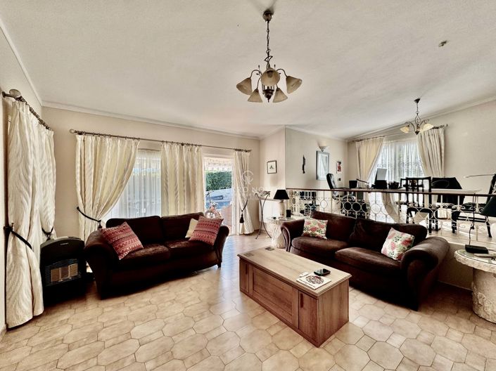 Image No.3-4 Bed Villa for sale