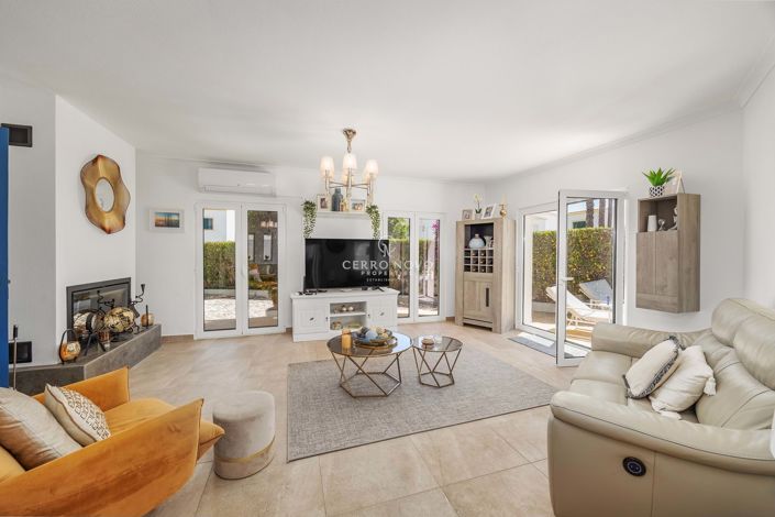 Image No.3-4 Bed Villa for sale