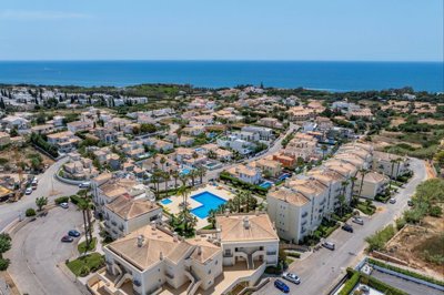 2419-242218-d4a7072701644bd18f6c9ffe77b802fa4