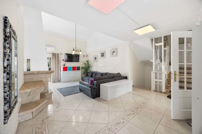 2419-343115-d4a7072701644bd18f6c9ffe77b802fa4