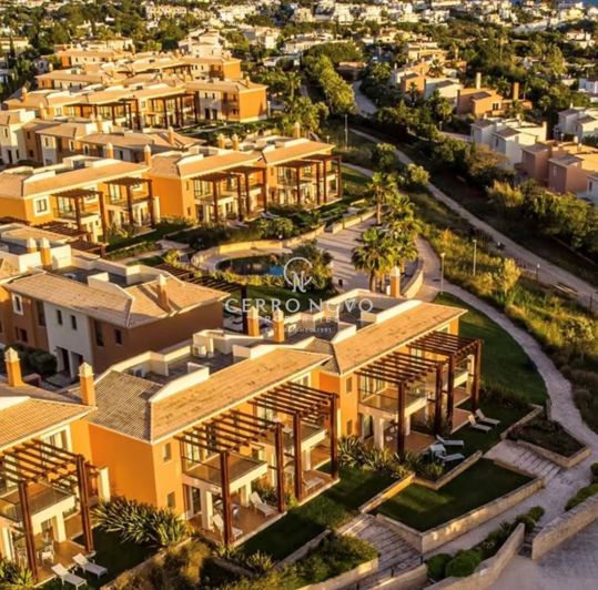 Image No.16-3 Bed Townhouse for sale