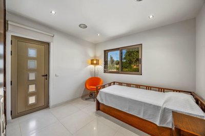 2419-356635-d4a7072701644bd18f6c9ffe77b802fa4